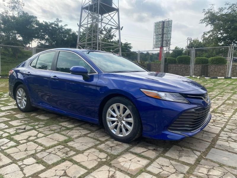 Thumbnail 4 of 2018 Toyota Camry LE